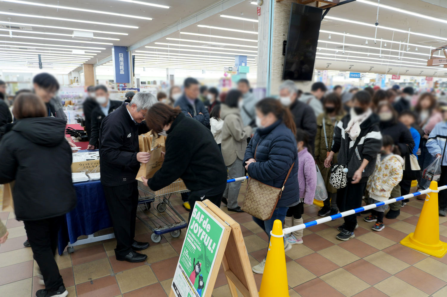 ボトル無料配布の様子